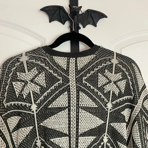 Sun & Shadow Bohemian Geometric Black and Cream Poncho Fringe Detail size M - Picture 4 of 11